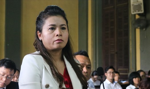 Bà Lê Hoàng Diệp Thảo yêu cầu hoãn phiên tòa để ông Vũ cung cấp thêm chứng cứ.
