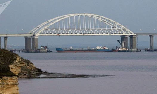 Cầu Crimea bắc qua eo biển Kerch. Ảnh: Sputnik