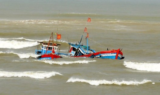 Vùng biển Quảng Ngãi có gió lớn do ảnh hưởng của không khí lạnh tăng cường.