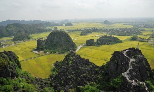 Hang Múa được đông đảo giới trẻ lựa chọn làm điểm tham quan, trải nghiệm khi tới Ninh Bình. Ảnh: NT