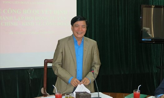 Ủy viên Trung ương Đảng, Chủ tịch Tổng LĐLĐVN Bùi Văn Cường phát biểu tại phiên họp. Ảnh: Quế Chi