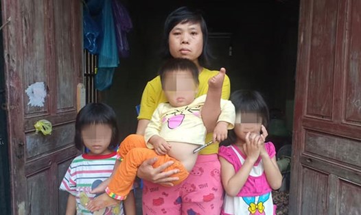 4 mẹ con chị Đặng Thị Thuận. Ảnh: N.V