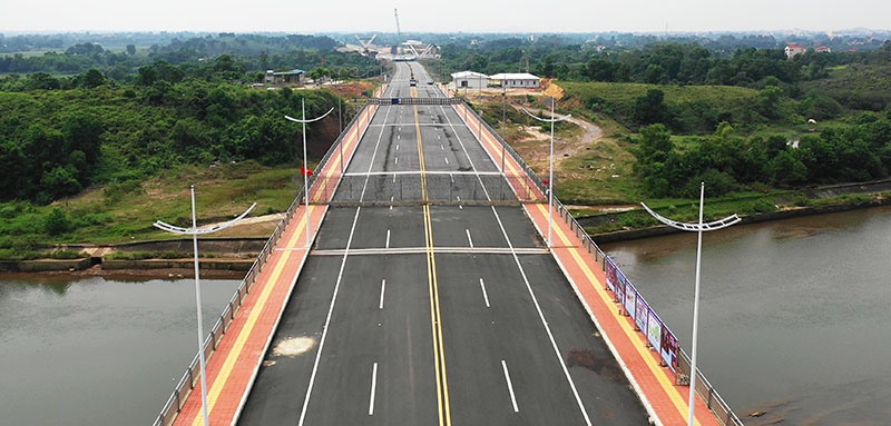 Thông quan cây cầu thứ 2 nối hai nước Việt - Trung tại TP Móng Cái