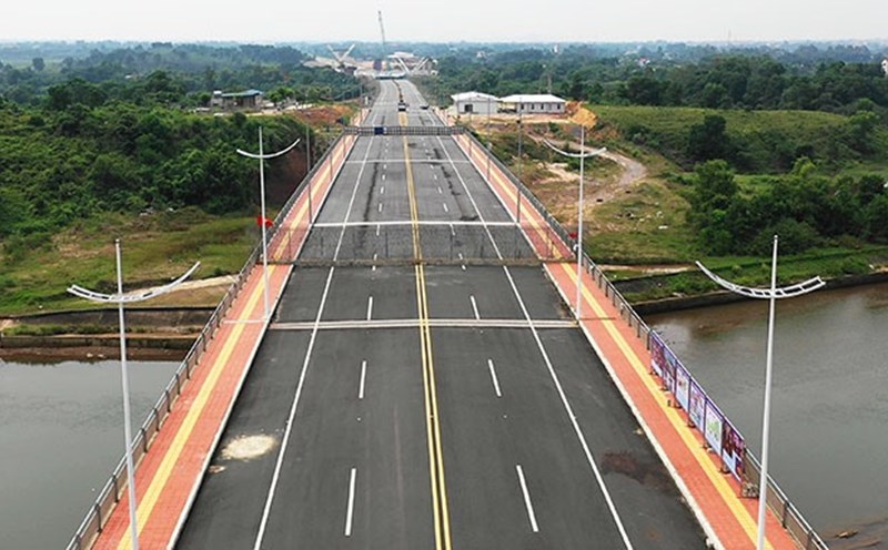 Thông quan cây cầu thứ 2 nối hai nước Việt - Trung tại TP Móng Cái