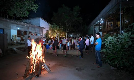 Đêm lửa trại của du khách tham gia du lịch HomeStay