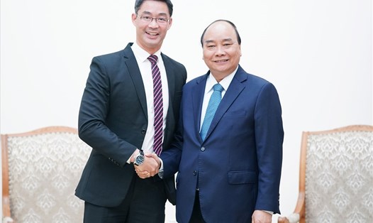 Thủ tướng Nguyễn Xuân Phúc và chuyên gia kinh tế Philipp Rosler - Ảnh: VGP