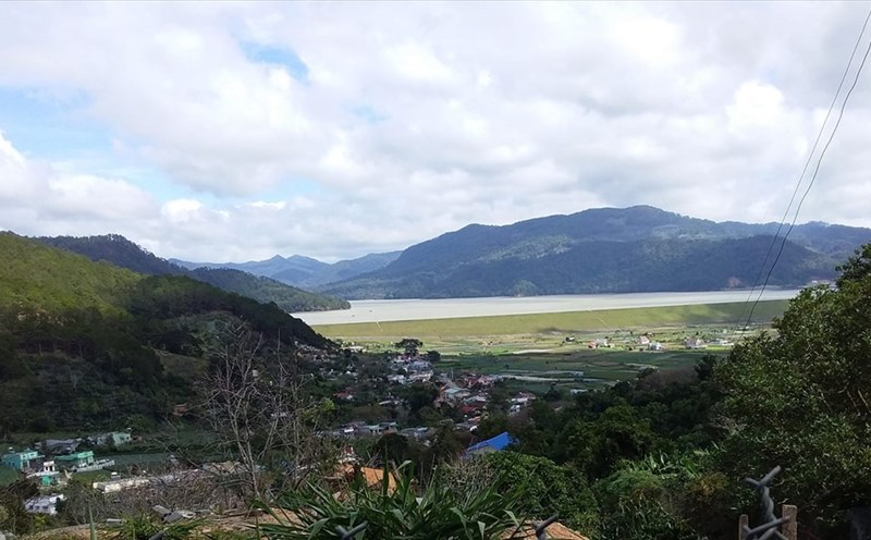 Thị trấn Dran yên bình bên hồ Đa Nhim (ảnh T.N)