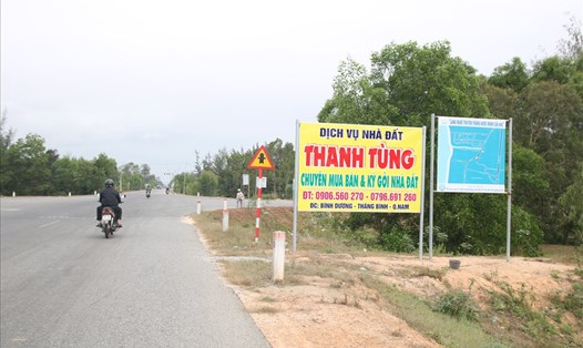Cơn sốt đất ở Đà Nẵng, Quảng Nam đang biến những vùng quê thành nơi giao dịch đất với giá bạc tỉ mà một phần là do chiêu trò của “cò” đất. Ảnh: Đ.V