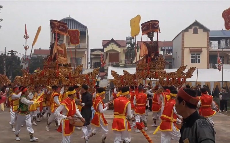 Theo dân làng thôn Nội An, hai Thành Hoàng: Linh Lang Đại Vương và Mộc hạ Đại Vương.