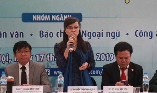 Vụ trưởng Vụ Giáo dục đại học (Bộ GDĐT) Nguyễn Thị Kim Phụng thông tin về những điểm mới trong tuyển sinh 2019.