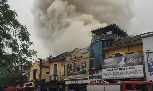Đám cháy bùng phát tại khu vực phía sau khách sạn Sao Mai sáng ngày 17.3