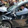 Thanh niên nghi ngáo đá và hiện trường vụ tai nạn liên hoàn tại Lâm Đồng ngày 14.3 (ảnh cắt từ clip).