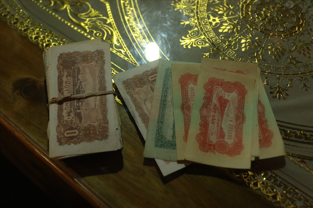 Xấp tiền được anh Thìn phát hiện khi dọn nhà