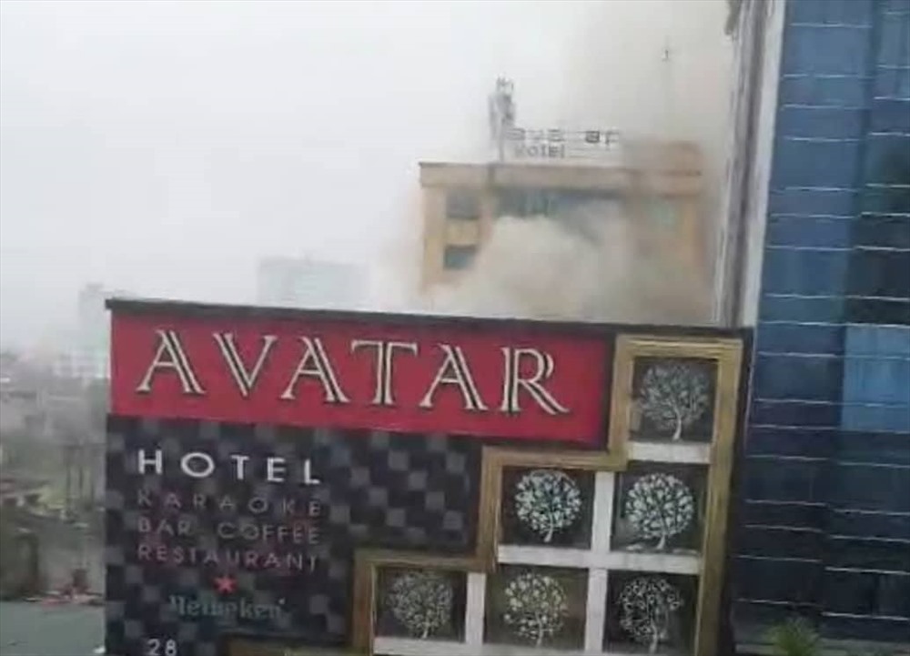 Tổ hợp khách sạn, bar, karaoke Avatar Nghệ An đang cháy Tổ hợp khách sạn, bar, karaoke Avatar Nghệ An đang cháy