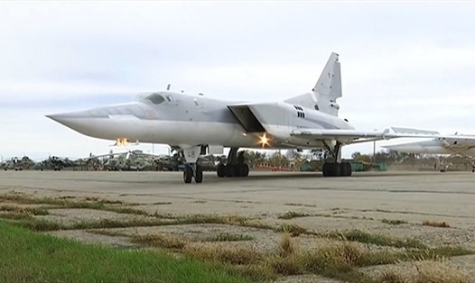 Máy bay ném bom chiến lược Tu-23M3 của Nga được triển khai ở Crimea. Ảnh: Sputnik
