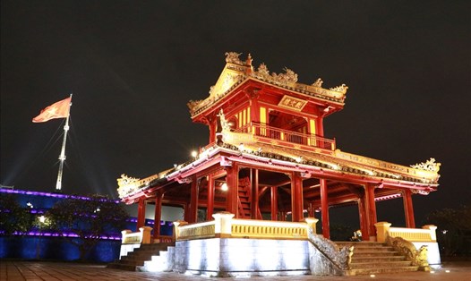 Phu Văn Lâu nằm trước Kỳ đài (Kinh thành Huế), trước kia, đây là nơi niêm yết những chiếu thư của Vua thời Nguyễn hay bảng kết quả các cuộc thi Hội, thi Ðình.