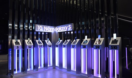 Không gian trưng bày 10 thế hệ smartphone Galaxy S của Samsung tại Showcase.