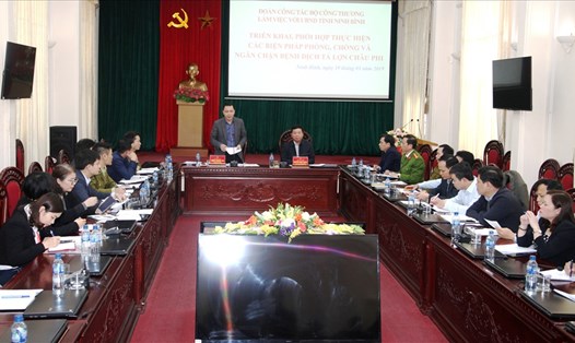 Đoàn công tác của Bộ Công thương làm việc với lãnh đạo UBND tỉnh Ninh Bình. Ảnh: NT