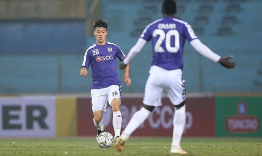 Duy Mạnh có cú nã "đại bác" ở trận ra quân AFC Cup 2019. Ảnh Hà Nội FC
