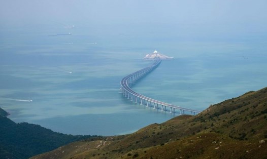Một phần của cây cầu vượt biển nối Hong Kong với Ma Cao và Trung Quốc đại lục. Ảnh: AFP
