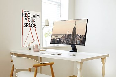 Màn hình Samsung Space với thiết kế linh hoạt giúp giải phóng không gian bàn làm việc.