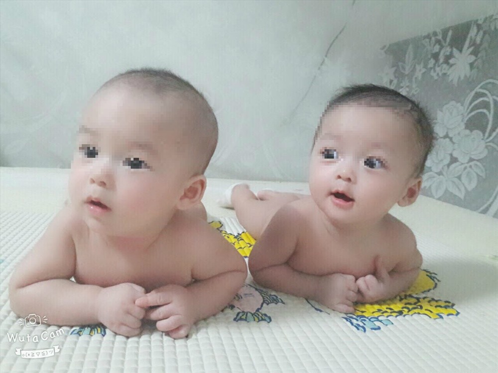Hai bé trai ra đời sau trong niềm vui vô bờ bến của gia đình. Ảnh: GĐCC