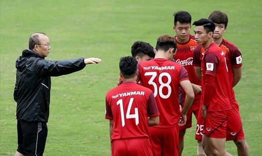 HLV Park Hang-seo và các học trò sẽ so tài với U23 Brunei tối nay. Ảnh H.A