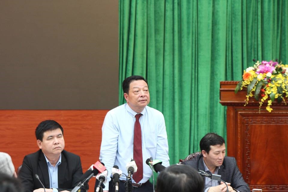 Chuyên gia giao thông - TS Vũ Hồng Trường (đứng) cho rằng, TP Hà Nội đang đi rất đúng bài trong việc tiến tới cấm xe máy vào năm 2030. Ảnh: Trần Vương