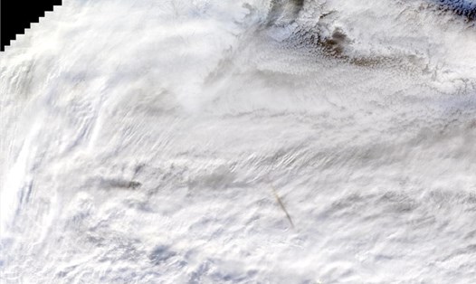 Ảnh vệ tinh ghi lại khoảnh khắc thiên thạch di chuyển trên biển Bering. Ảnh: NASA. 