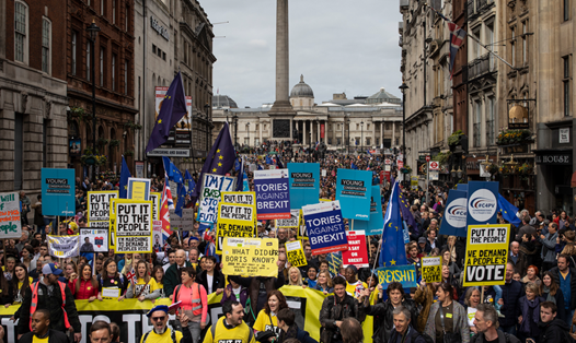 Hàng trăm nghìn người Anh biểu tình đòi trưng cầu dân ý lần 2 về Brexit. Ảnh: Getty Images