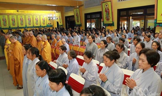 Chùa Vĩnh Nghiêm (TPHCM) luôn thu hút đông đúc phật tử về lễ Phật.