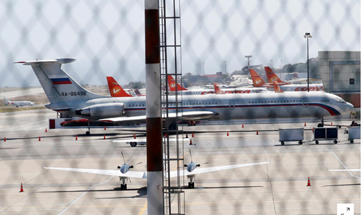 Một máy bay Nga tại sân bay quốc tế Simon Bolivar thủ đô Caracas hôm 24.3. Ảnh: Reuters. 