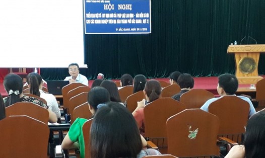 Một buổi tuyên truyền, phổ biến pháp luật cho đại diện các doanh nghiệp do LĐLĐ TP.Bắc Giang phối hợp tổ chức.