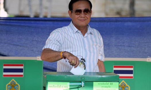 Thủ tướng Thái lan Prayuth Chan-o-cha đi bầu cử hôm 24.3. Ảnh: EPA