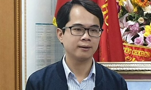 Bác sĩ Nguyễn Hồng Phong - Khoa Nhi, Bệnh viện Bạch Mai xin lỗi tại buổi thông tin báo chí. Ảnh: HN