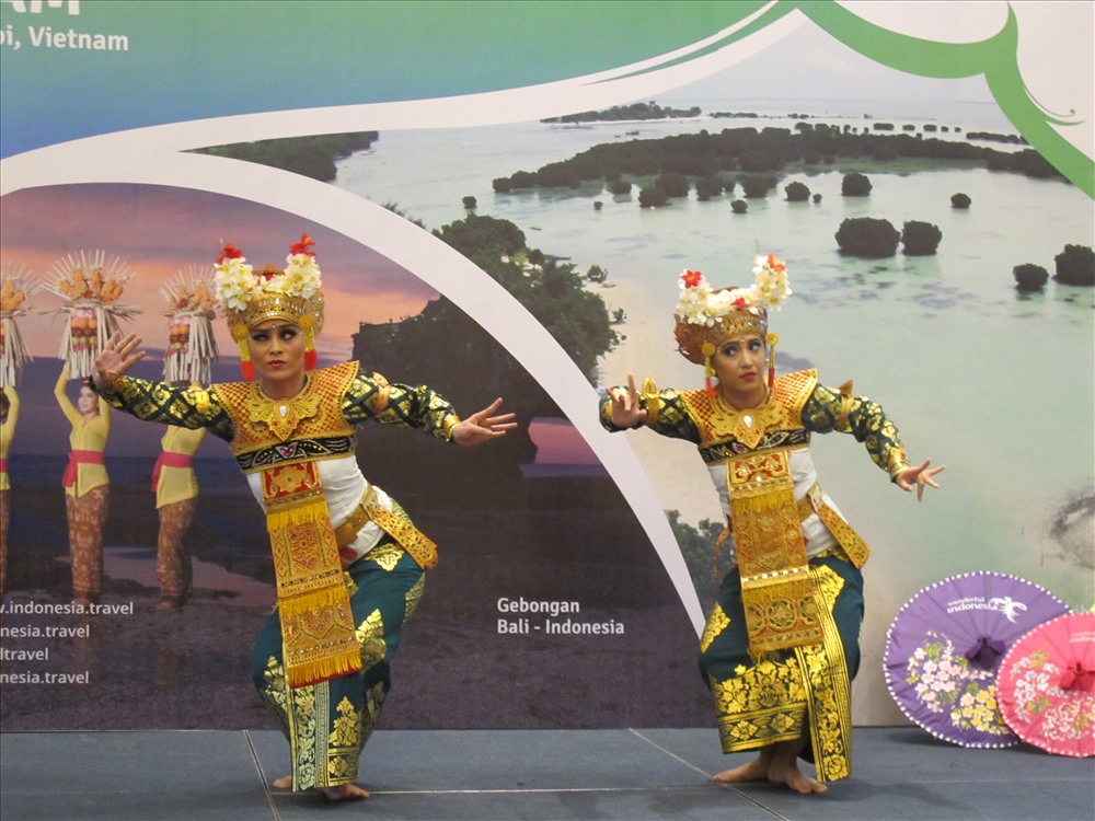 Phẩn biểu diễn của các nghệ sĩ Indonesia tại Hà Nội giới thiệu một phần di sản văn hóa truyền thống của đất nước vạn đảo. Ảnh: L.Q.V