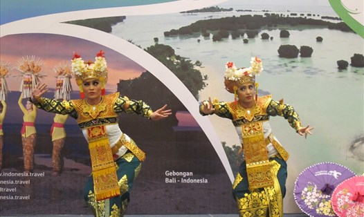 Phẩn biểu diễn của các nghệ sĩ Indonesia tại Hà Nội giới thiệu một phần di sản văn hóa truyền thống của đất nước vạn đảo. Ảnh: L.Q.V