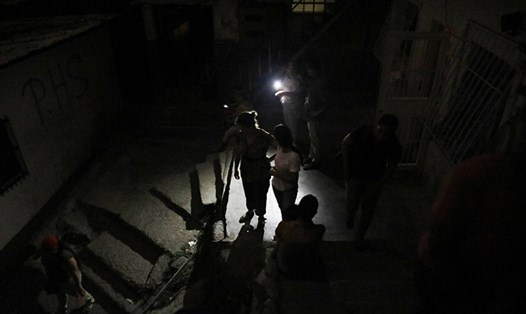 Venezuela trải qua đợt mất điện trên diện rộng mới. Ảnh: AP. 