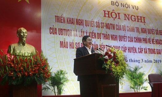 Bộ trưởng Bộ Nội vụ Lê Vĩnh Tân phát biểu tại hội nghị. Ảnh: T.A