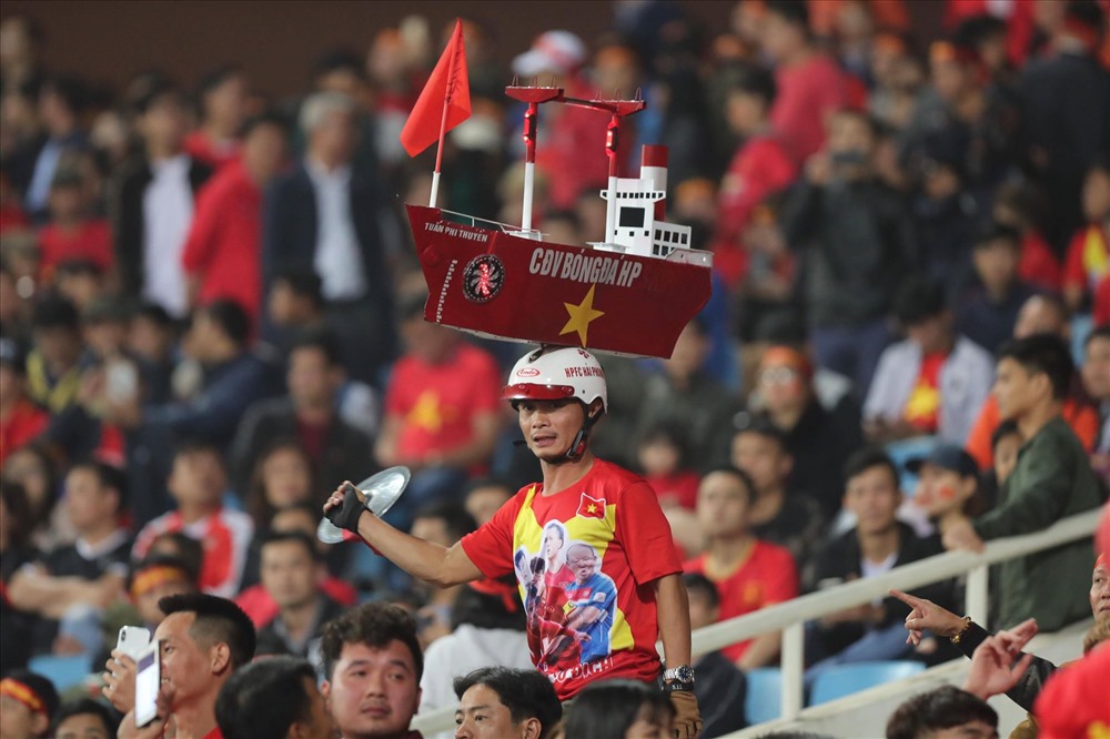 Trước sự cổ vũ của hơn 4 vạn khán giả có mặt trên SVĐ quốc gia Mỹ Đình  đoàn quân của HLV Park Hang Seo đã không làm người hâm mộ thất vọng.