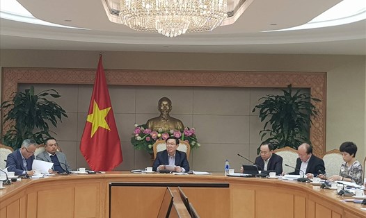 Phó Thủ tướng Vương Đình Huệ đang chỉ đạo cuộc họp xử lý 12 dự án yếu kém ngành công thương. Ảnh: Đức Thành