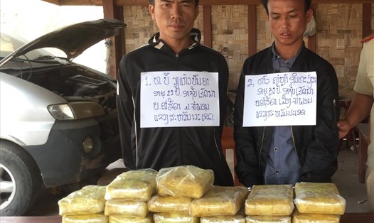 2 đối tượng người Lào bị bắt giữ ngày 8.3.2019. Ảnh: MH.