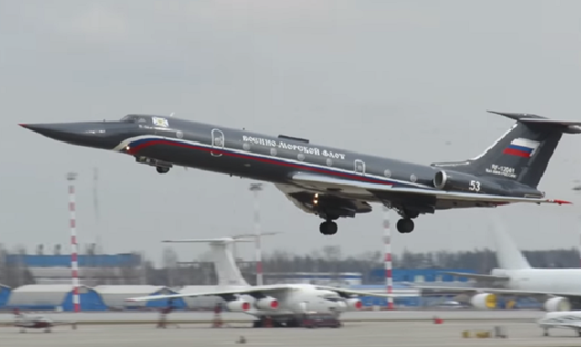 Tu-134UBL cất cánh lên không trung. Ảnh: RT