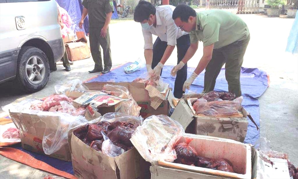 Số nội tạng đã bốc mùi hôi thối.