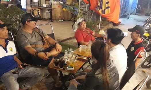 Các thành viên SOS Bình Tân đã đưa cô L ra khỏi quán và chuẩn đưa bị về quê Tiền Giang.