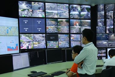 Hệ thống điều khiển và giám sát giao thông hiện đại.