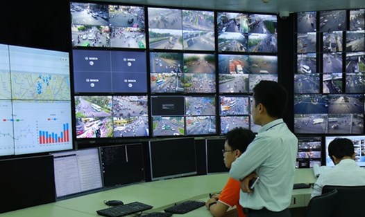 Hệ thống điều khiển và giám sát giao thông hiện đại.