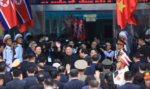 Chủ tịch Triều Tiên Kim Jong-un rời ga Đồng Đăng hôm 2.3. Ảnh: ST