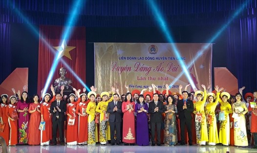 35 CNVC-LĐ tham gia biểu diễn chương trình Duyên dáng áo dài Việt - ảnh Trần Khanh