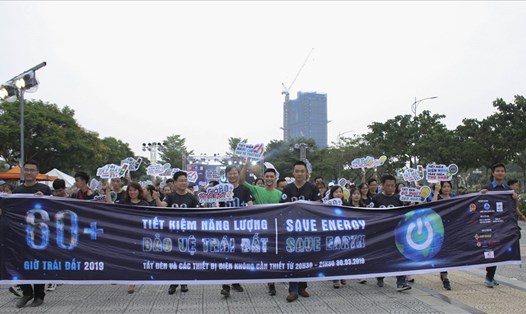 Hơn 300 người mitting hưởng ứng Giờ Trái Đất 2019 tại Đà Nẵng. 